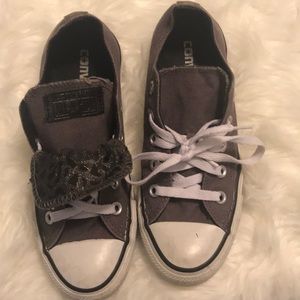 Women’s size 6(US)grey converse with double tongue